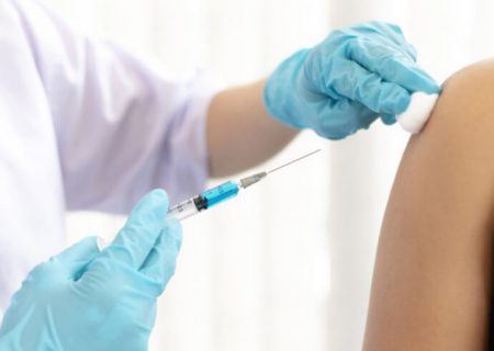 واکسیناسیون افراد بالای ۱۸ سال در ماه آینده / تخصیص روزانه ۲۵۰۰ دوز واکسن کرونا در کوار