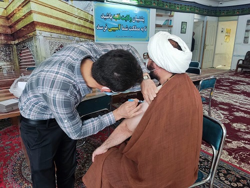 تزریق واکسن برکت توسط امام جمعه کوار