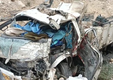 برخورد دو کامیون و واژگونی آن ها در محور کوار- فیروزآباد/ ۱۲۵ یار و یاور در لحظات دشوار حادثه