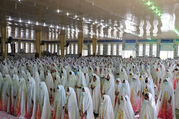 جشن عبادت 1100 دانش آموز دختر کوار برگزار شد