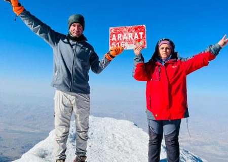 صعود کوهنوردان شهرستان به قله آرارات بام کشور ترکیه