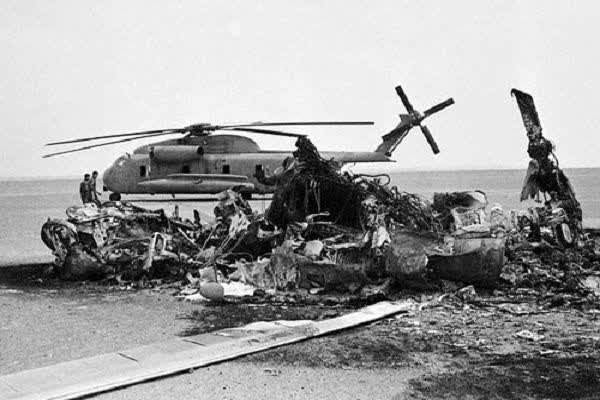 شن ها و بادها؛ماموران خدا /وقتی هواپیماها و هلی کوپترهای آمریکا در طبس زمین گیر شد