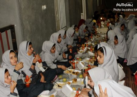 ضیافت افطاری در مدارس شهر اکبرآباد