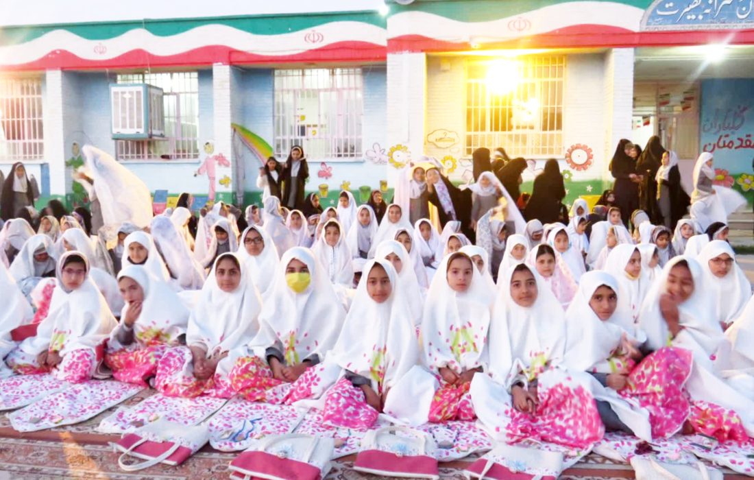 مراسم ضیافت بزرگ افطار در مدرسه دخترانه بصیرت دهستان فتح آباد