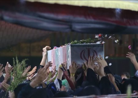 تشییع و خاکسپاری پیکر مطهر یک شهید گمنام در شهر اکبرآباد