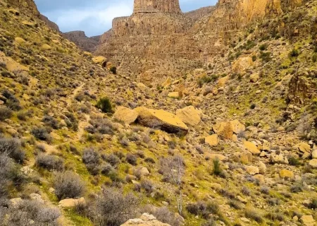قلعه قباد کوار؛ قلعه‌ای استوار بر فراز کوه