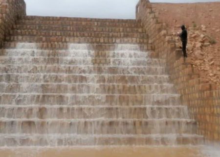 فیلم | آبگیری سازه آبخیزداری فتح آباد در بارندگی اخیر