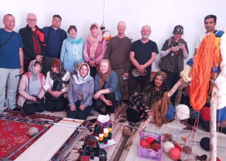 اجرای تور کارگاه‌گردی صنایع‌دستی کوار فارس با گردشگران لیتوانی