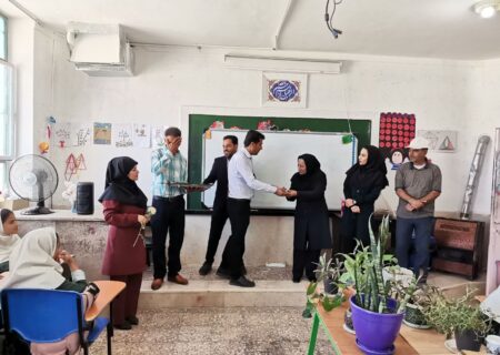 به پاس قدردانی از زحمات معلم