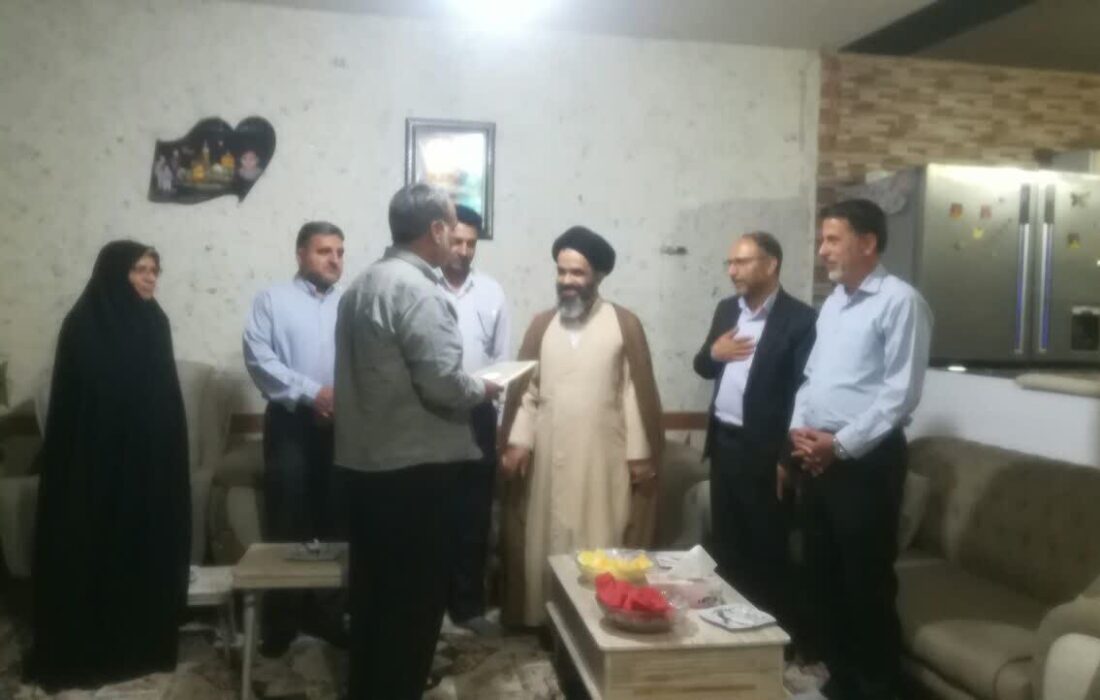 تقدیر مسئولین از فعال فرهنگی شهرستان کوار