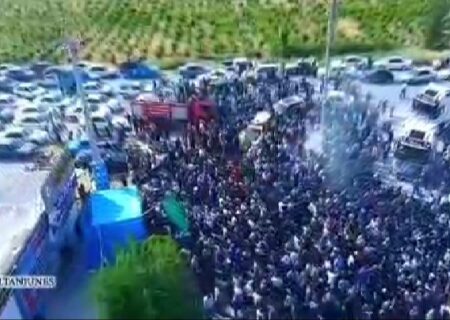سنگ تمام رانندگان و مردم شهرستان کوار در تشییع باشکوه پیکر محمدرضا حقیقت از جانباختگان حادثه بندرعباس