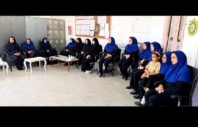 اهدای گل به جمعی از فرهنگیان شهرستان کوار