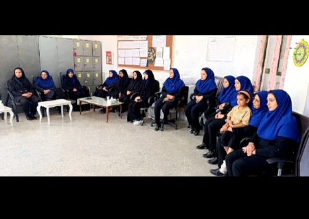 اهدای گل به جمعی از فرهنگیان شهرستان کوار