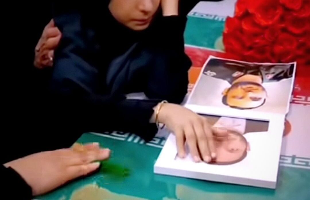 فیلمبردار با دیدن این صحنه دوربین را زمین گذاشت