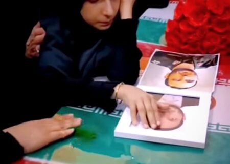 فیلمبردار با دیدن این صحنه دوربین را زمین گذاشت