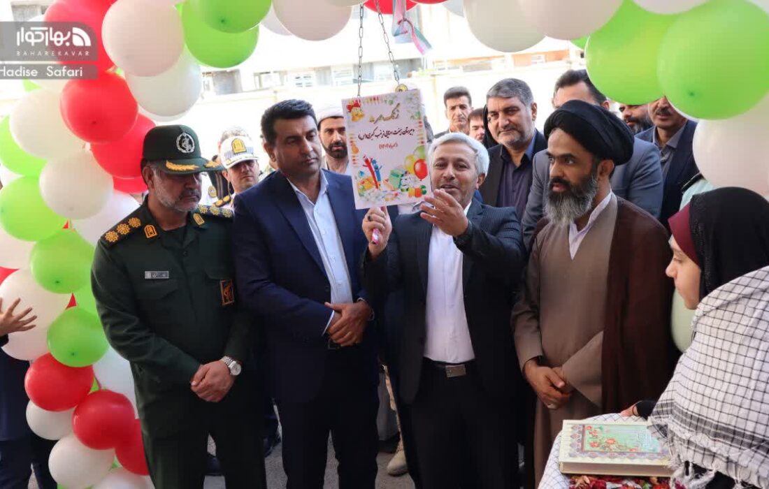 زنگ آغاز مدارس همزمان با هفته دفاع مقدس/گزارش تصویری